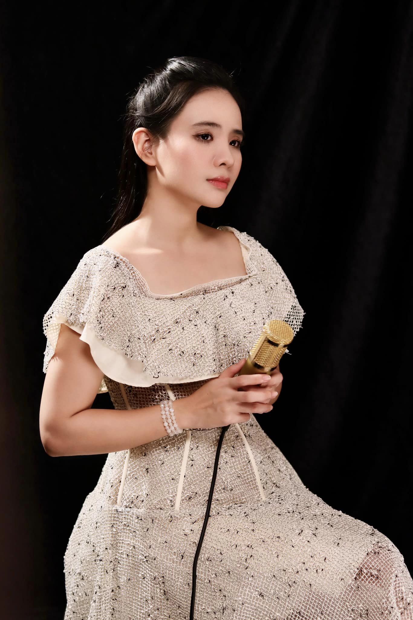 CHUYỆN GIÀN THIÊN LÝ - QUỲNH TRANG CHUYEN-GIAN-THIEN-LY-QUYNH-TRANG