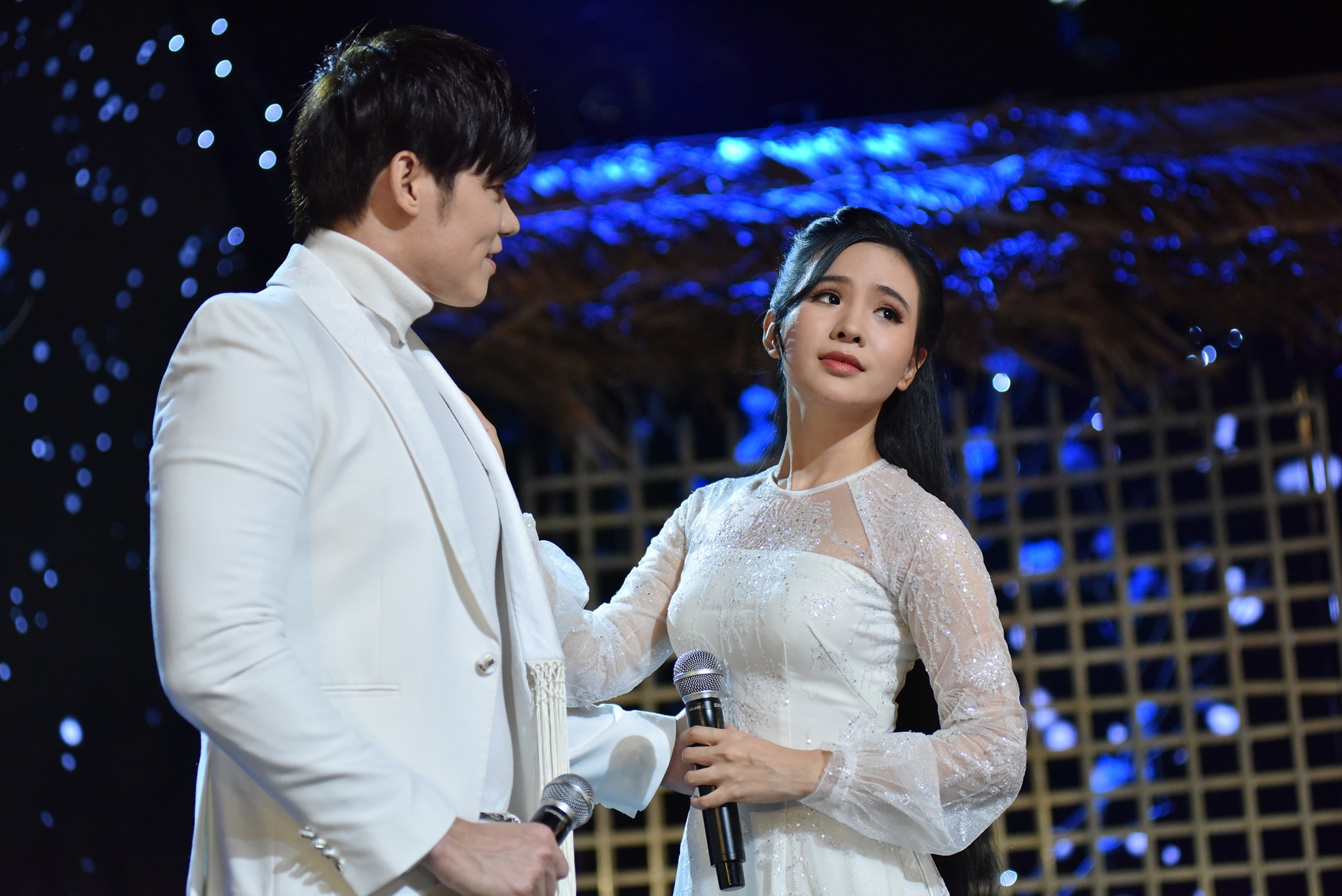 CHUYỆN NGƯỜI ĐAN ÁO - LƯU CHÍ VỸ & QUỲNH TRANG CHUYỆN NGƯỜI ĐAN ÁO - LƯU CHÍ VỸ & QUỲNH TRANG