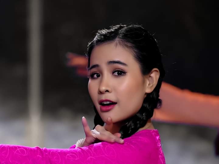 LỜI TỎ TÌNH ONG BƯỚM - QUỲNH TRANG LỜI TỎ TÌNH ONG BƯỚM - QUỲNH TRANG