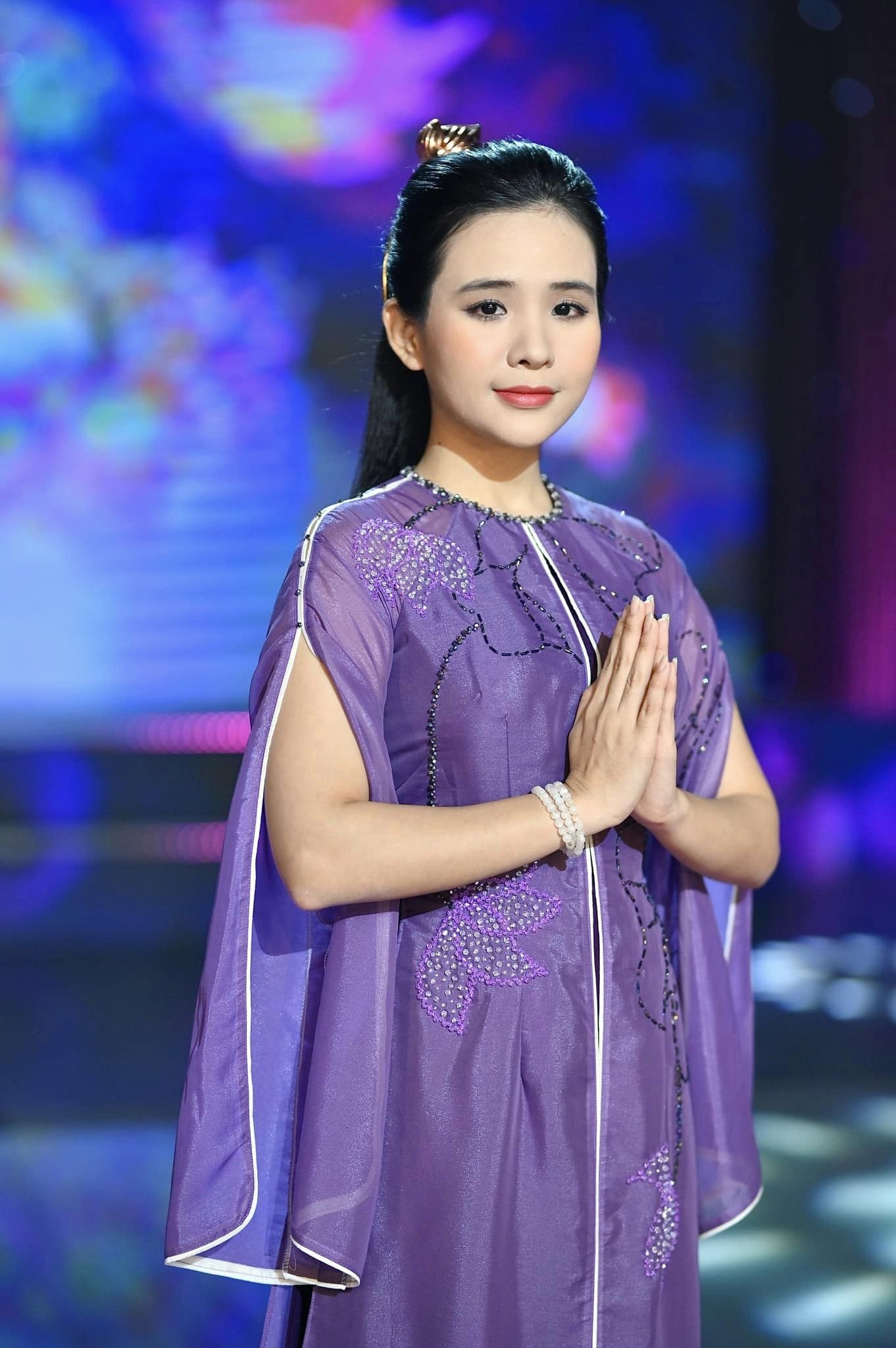 LUC-TU-DAI-MINH-NGON-OM-MANI-PADME-HUM-QUYNH-TRANG