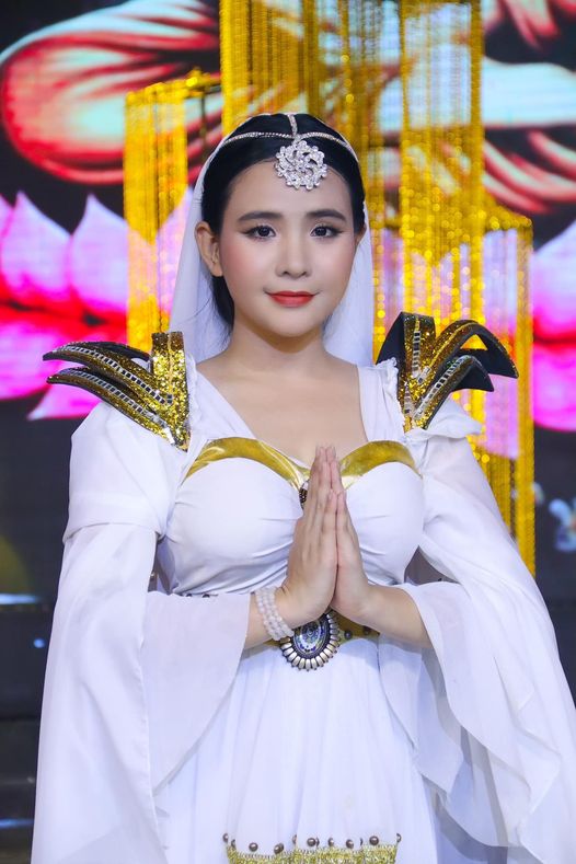 TRĂNG TRÒN THÁNG TƯ - QUỲNH TRANG TRANG-TRON-THANG-TU-QUYNH-TRANG